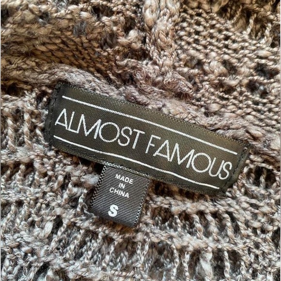 Grey Crochet Sleeveless Cardigan with Fringe & Hood - Picture 5 of 5